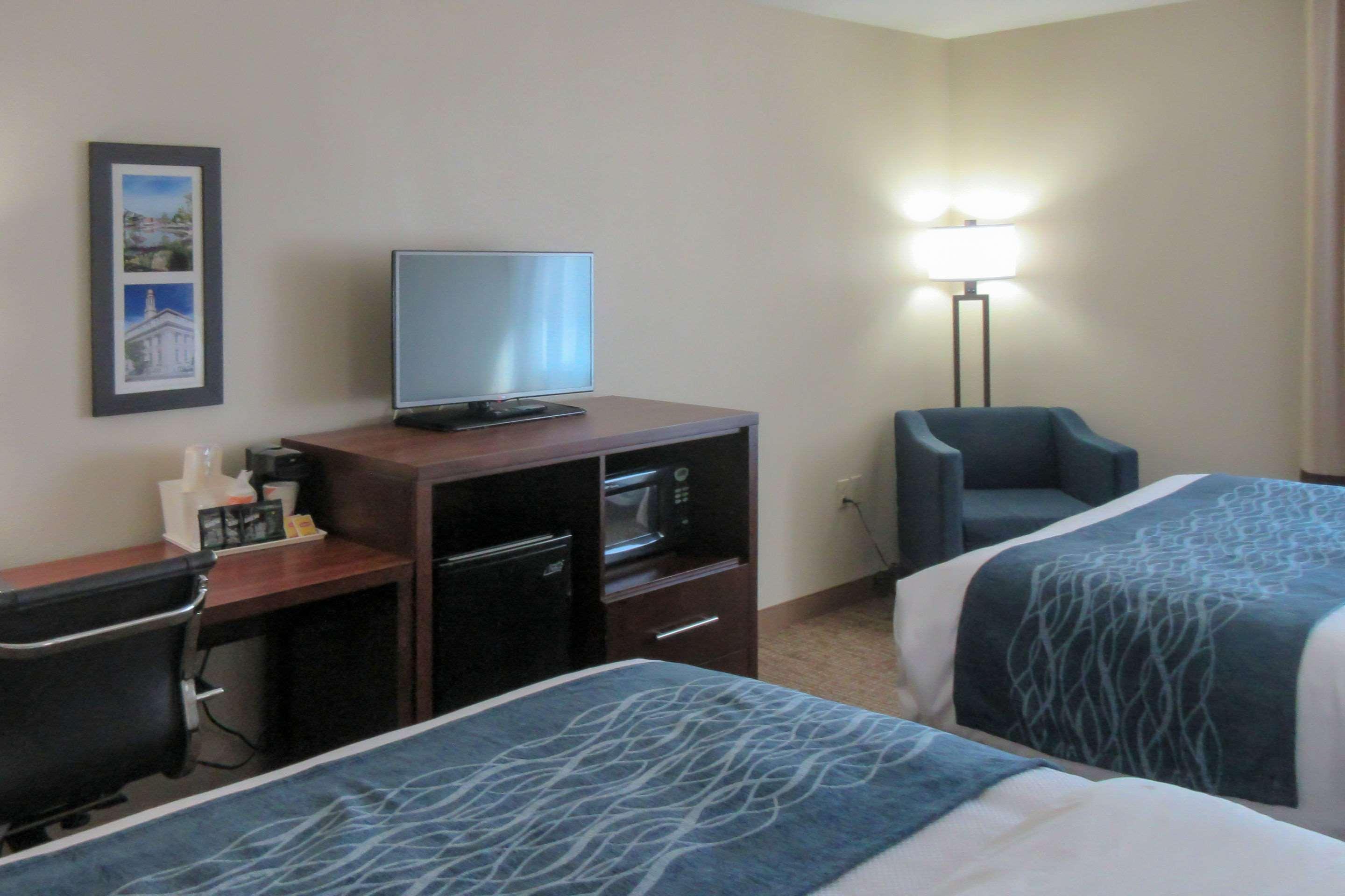 Comfort Inn & Suites Pueblo Exteriör bild