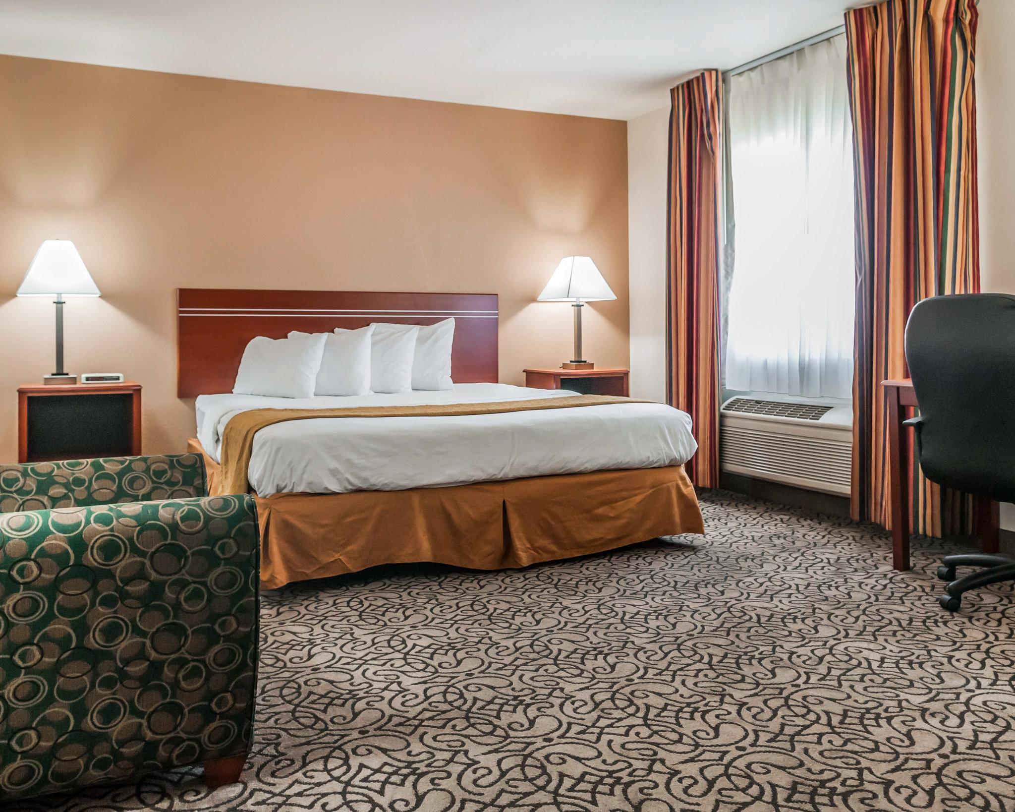 Comfort Inn & Suites Pueblo Exteriör bild