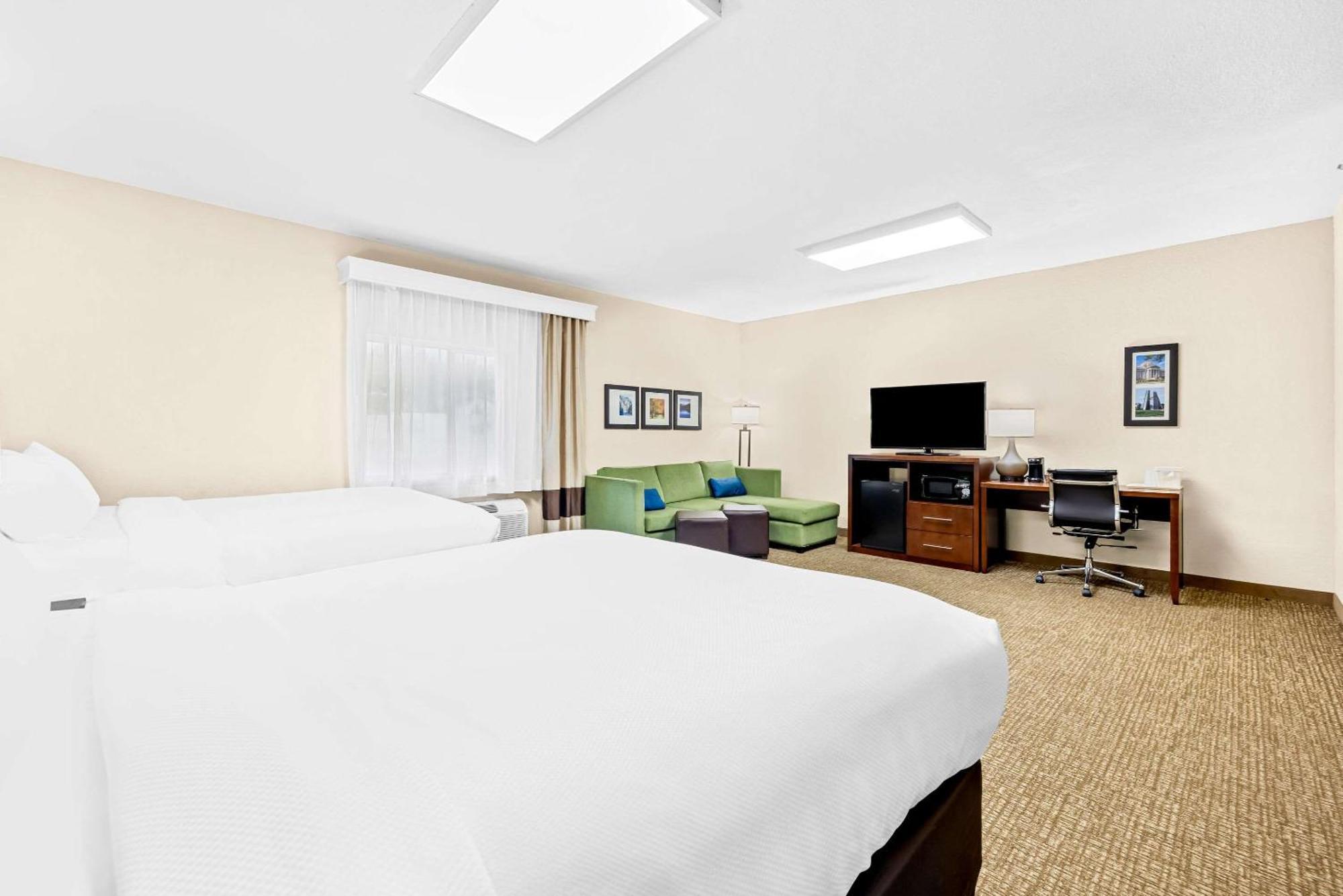 Comfort Inn & Suites Pueblo Exteriör bild