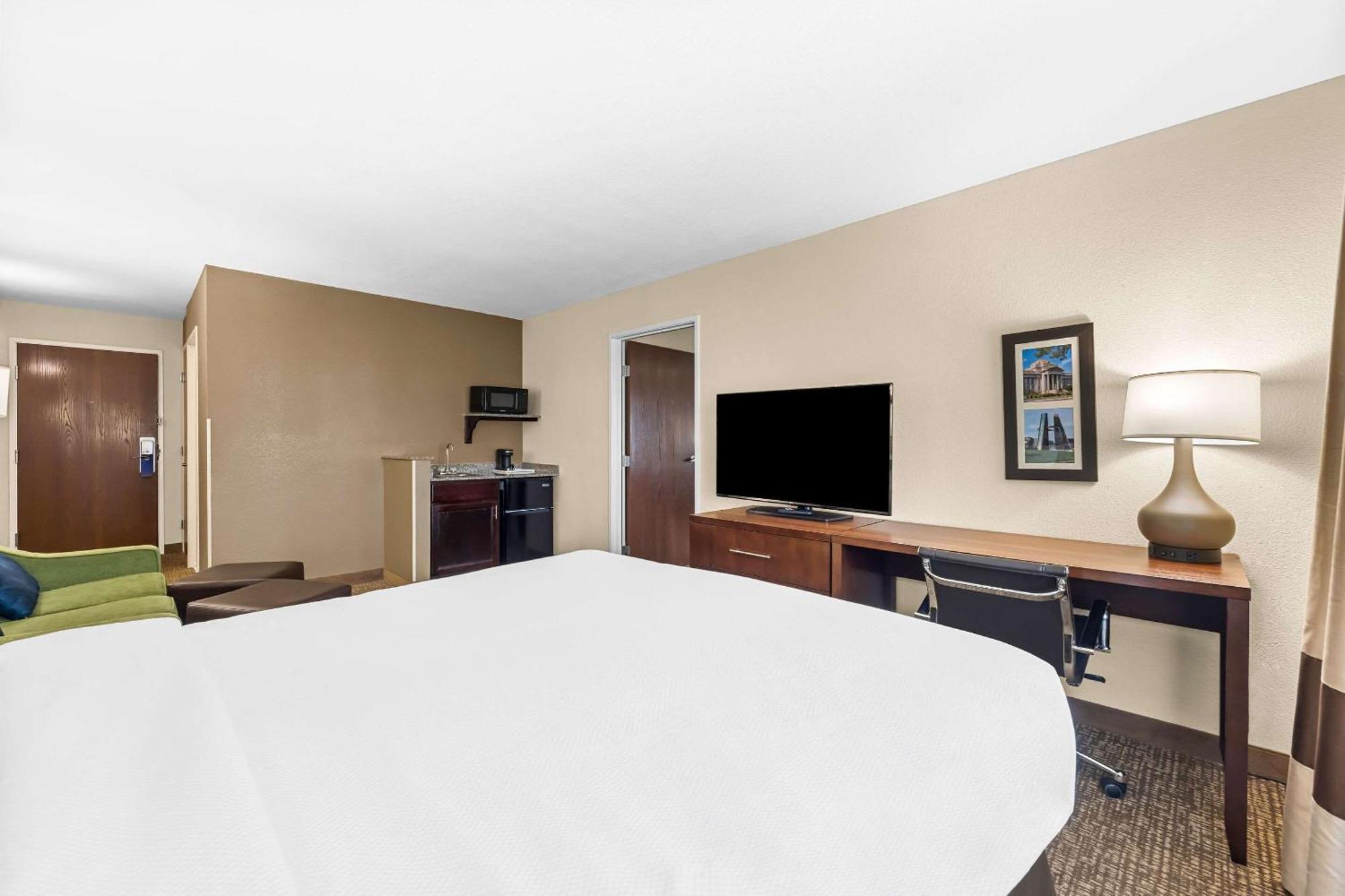 Comfort Inn & Suites Pueblo Exteriör bild