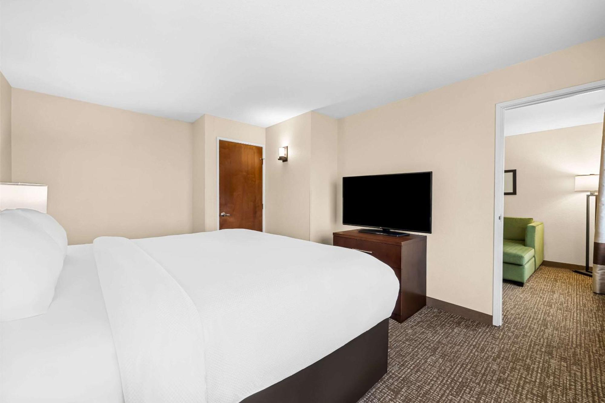 Comfort Inn & Suites Pueblo Exteriör bild