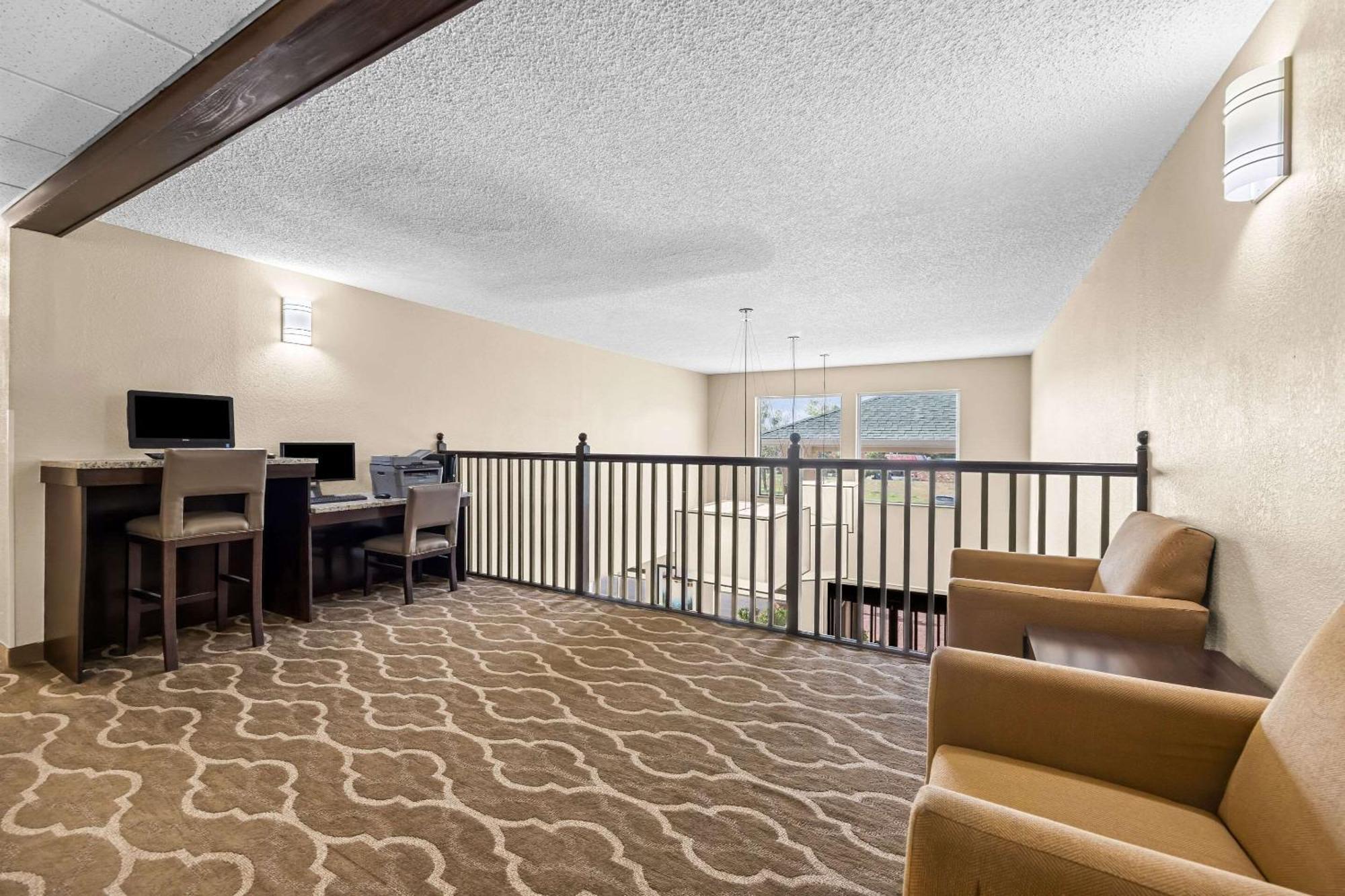 Comfort Inn & Suites Pueblo Exteriör bild