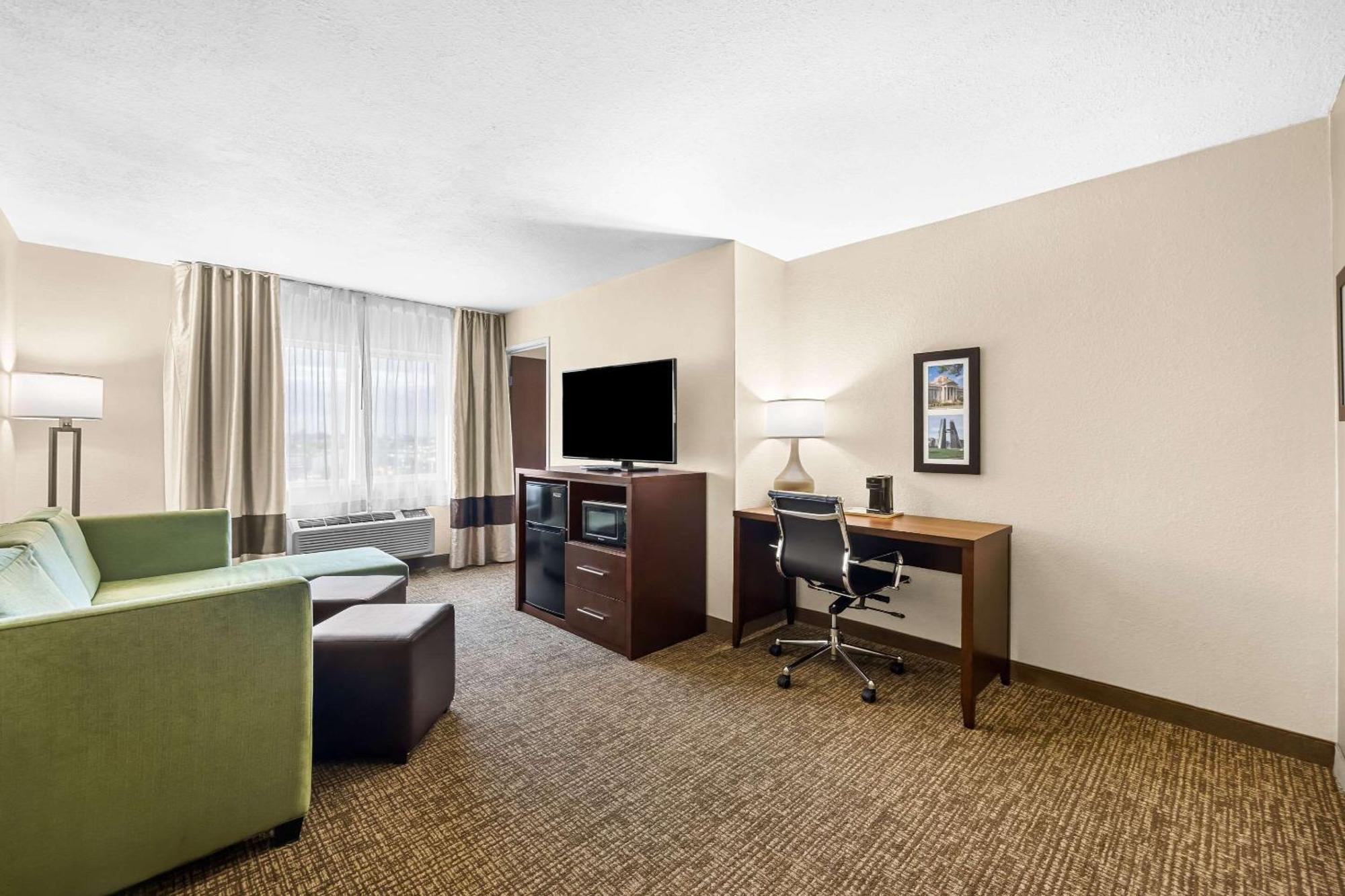 Comfort Inn & Suites Pueblo Exteriör bild