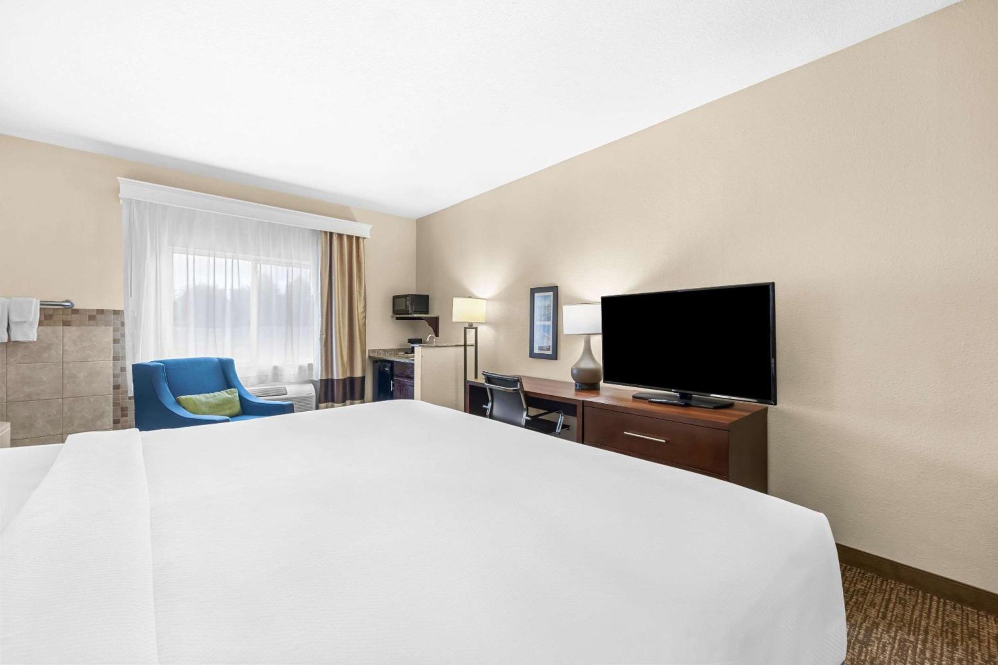 Comfort Inn & Suites Pueblo Exteriör bild