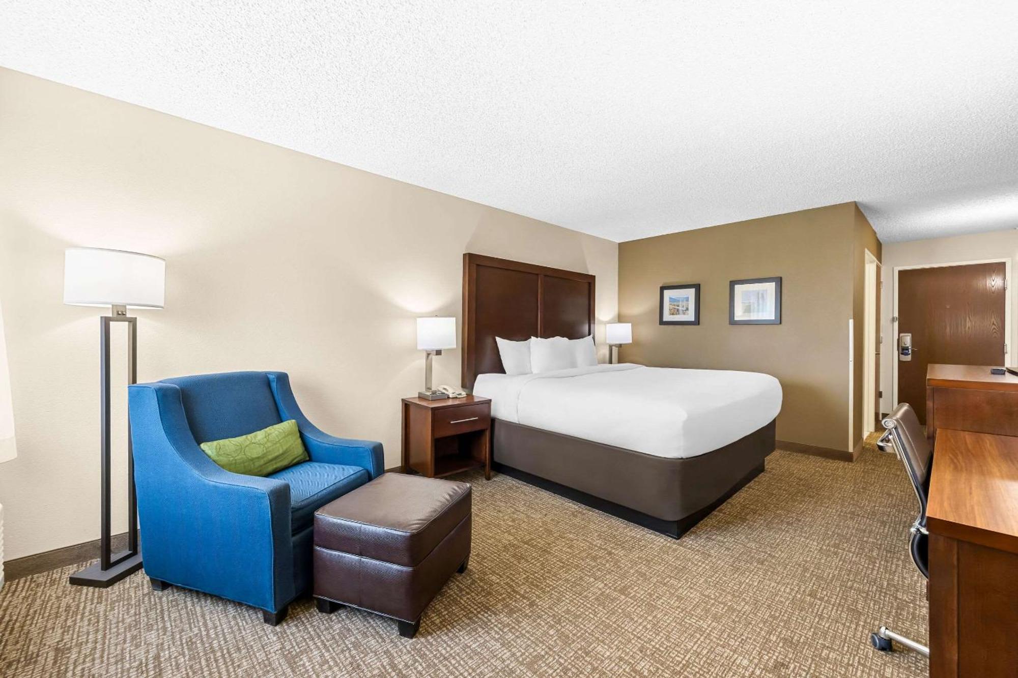 Comfort Inn & Suites Pueblo Exteriör bild